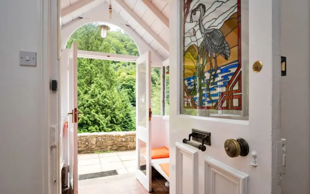 Lodge by River Wye With Private River Access
