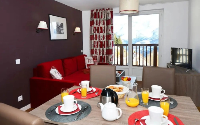 Chalet in Auris-en-oisans With Balcony Views