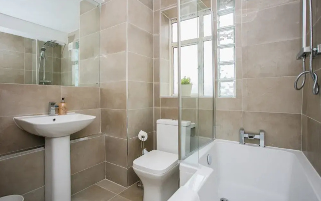 2 Bedroom Flat in West London