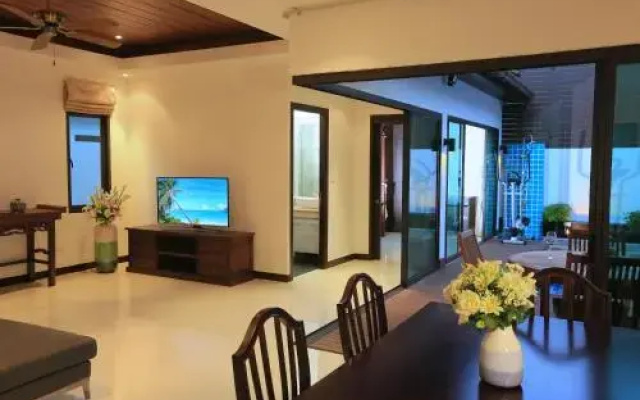 Naiharn Beach Villa