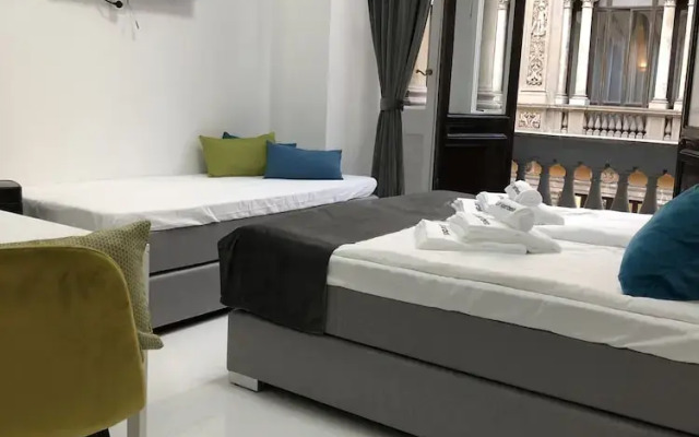 Lav Apartments