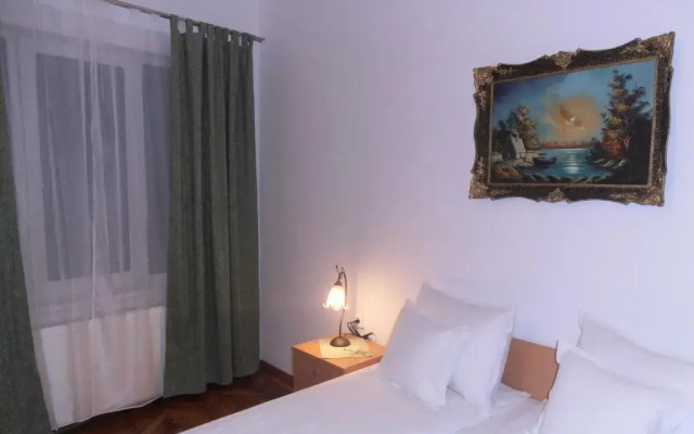 Nicolas Central Apartament
