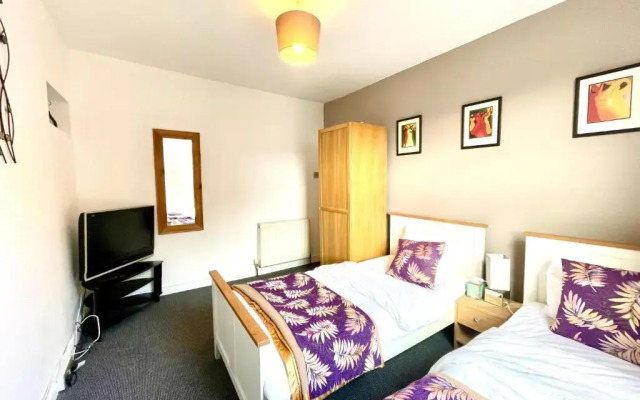 4 bedroomed maisonette in City Centre, near Barbican & Seafront