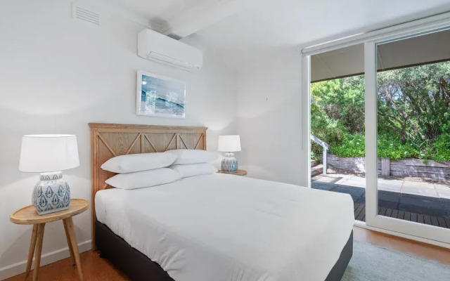 Spacious Coastal 4-bed Steps From the Sand