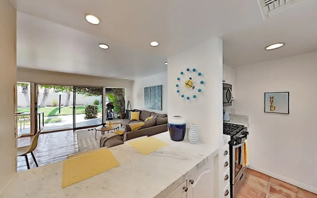 1881ar31 2 Bedroom Condo