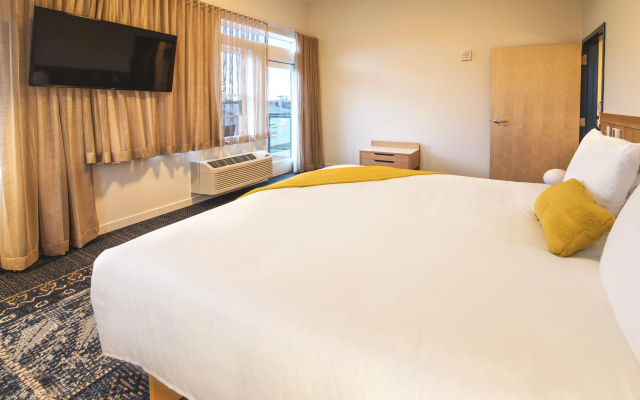 SaltLine Hotel