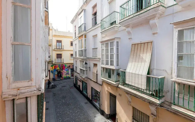 Starlight in Cadiz With 3 Bedrooms and 1 Bathrooms