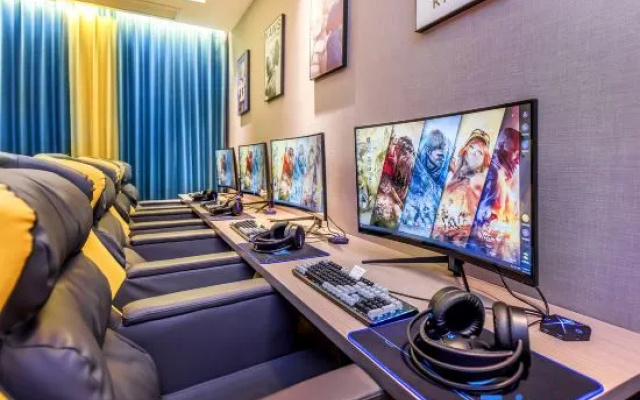 Brown Bear E-Sports Hotel (Rongchang District Government Dongbang Plaza)