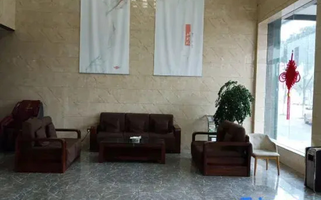 Naya Zhengxu Holiday Hotel