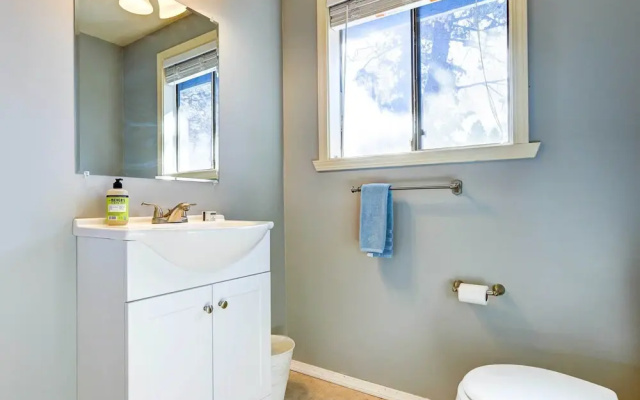 Pet-friendly Bend Home ~ 2 Mi to Downtown