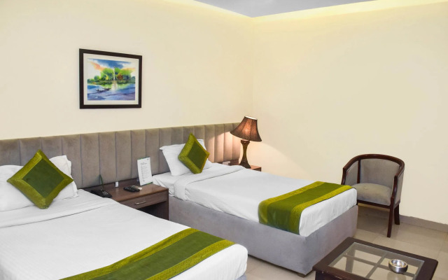 Fabhotel Metro View