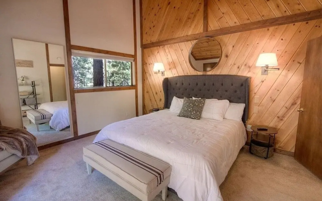 Inclining View 3 Bedroom Home by RedAwning