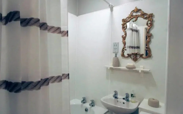 JOIVY Stylish Castle View Apartment
