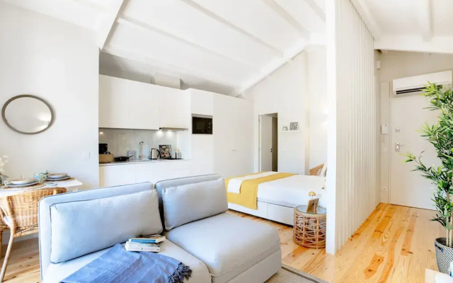 Porto Downtown Studio with Balcony
