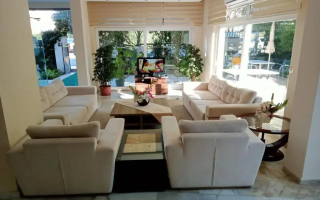 Ada Apart & Hotel