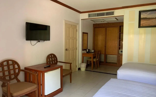 Meet Holiday Hotel