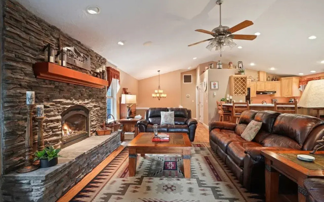 16 Jillian 4 Bedroom Home by RedAwning