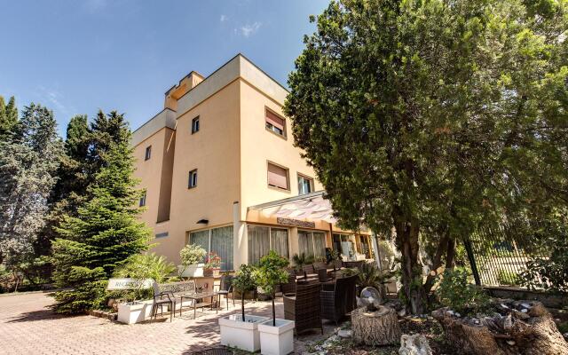 Scheppers Hotel вид на фасад