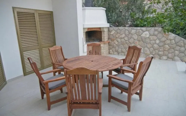 Villa Gloss