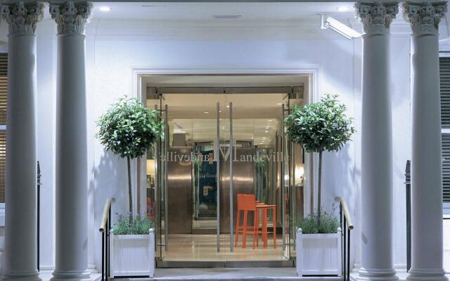 The Mandeville Hotel вид на фасад