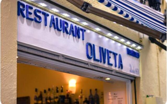 Отель Hostal Oliveta вид на фасад