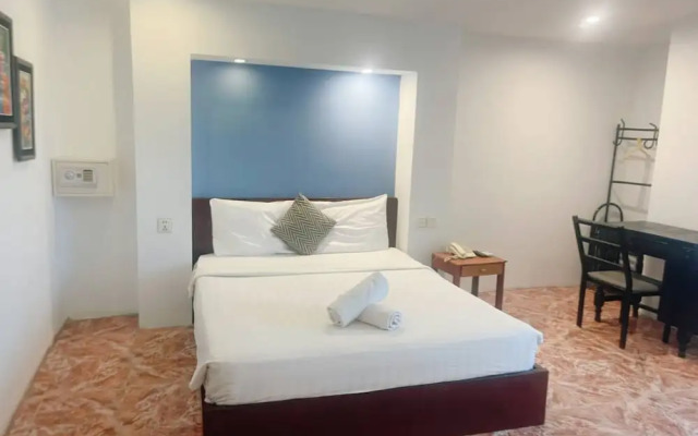 Home Town Hotel