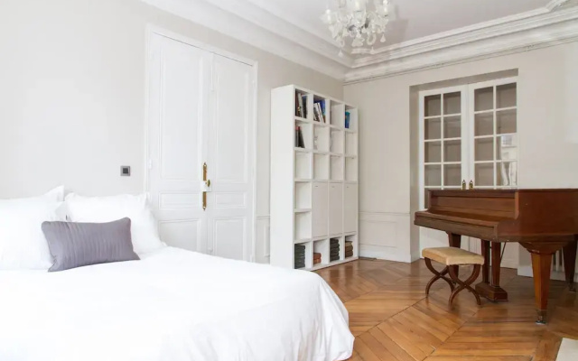 Marais - Francs Bourgeois Apartment