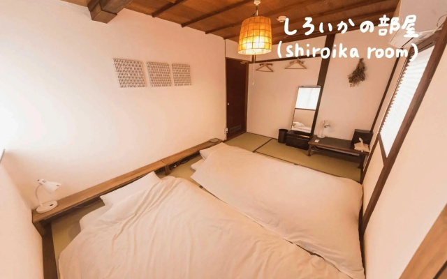 Book & Guesthouse Hitotomaru