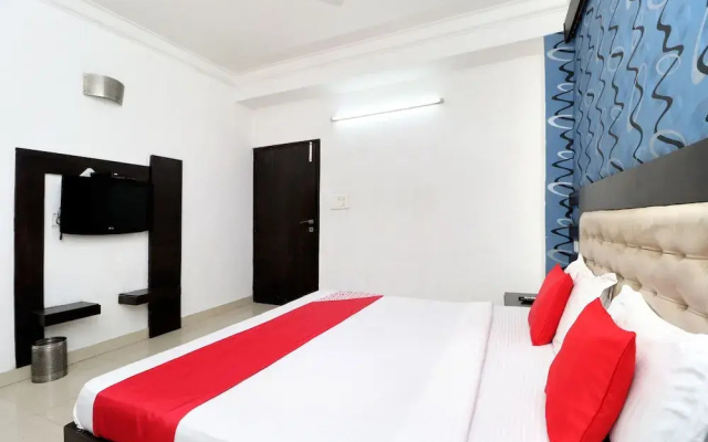 OYO Flagship Hotel Space