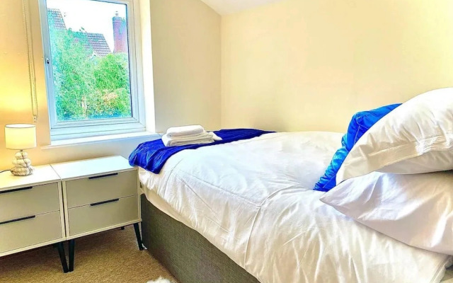 Stunning 3-bed House in Bedford, Quiet Location