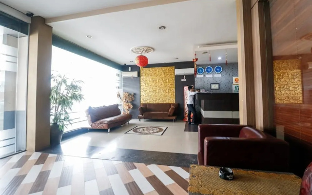RedDoorz Plus near Pasar Wisata