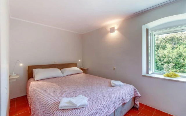Lovely 15th Century Apartment in Osor