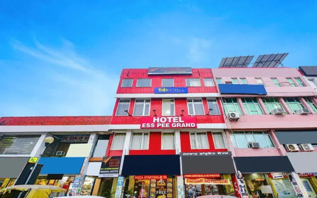 Fabhotel Ess Pee Grand