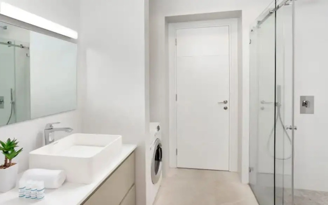 Deluxe Loft 2BR White City by HolyGuest