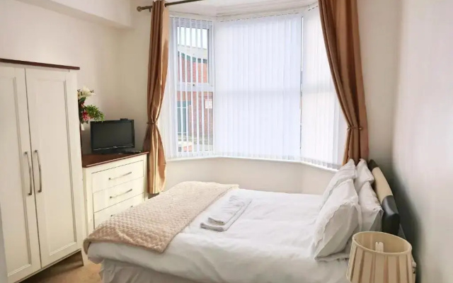 Whitburn House Free Internet TV Near Town Centre