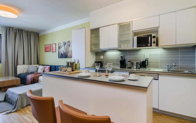 Luxury Center APT Garage Parking by Michal&Friends