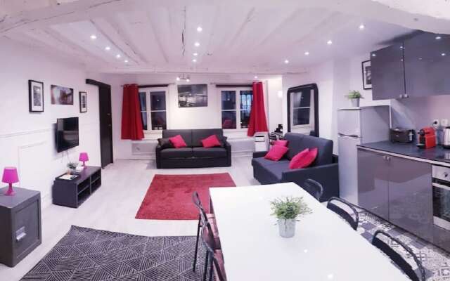 Отель 100 Luxury 2 Bedroom Beaubourg Marais Париж комната для гостей