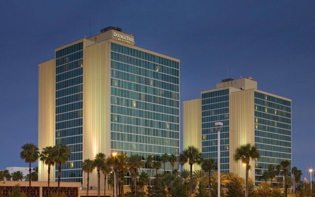 Отель DoubleTree by Hilton at the Entrance to Universal Orlando США, Орландо - 3 отзыва об отеле, цены и фото номеров - забронировать отель DoubleTree by Hilton at the Entrance to Universal Orlando онлайн вид на фасад