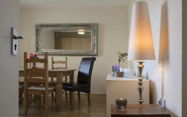 Cargo Cafe Apartments