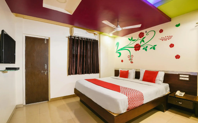 OYO 11548 Hotel Mrunal Palace