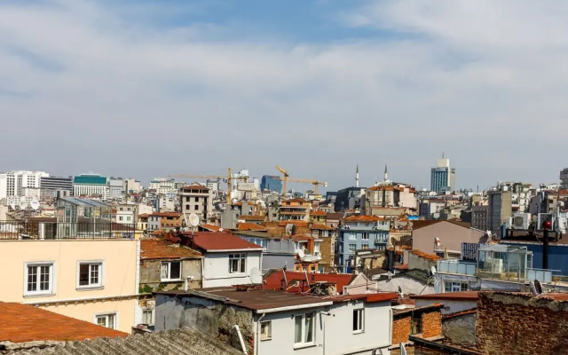 Senior Pera Suites