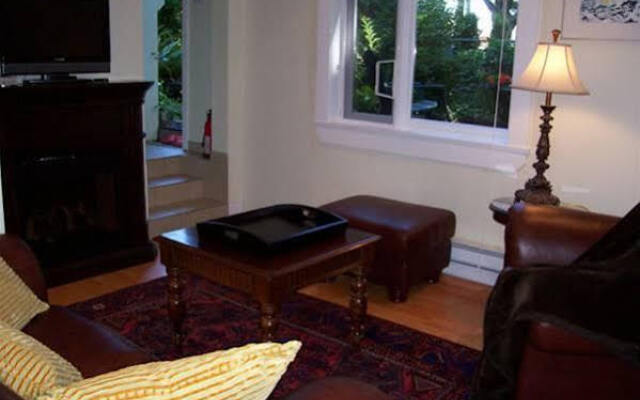 Отель Kitsilano Garden Suites Канада, Ванкувер - отзывы, цены и фото номеров - забронировать отель Kitsilano Garden Suites онлайн комната для гостей