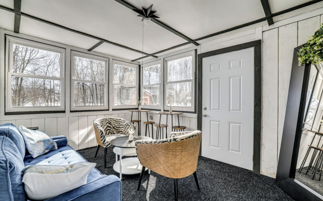 Private Hot Tub + Lake Access: Poconos Escape!