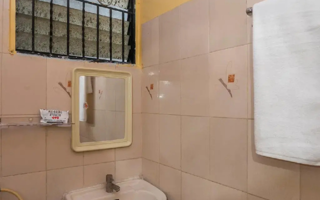 OYO 26900 Royal Inn