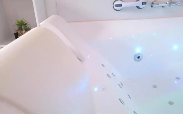 Le 1965 Double Balneo, Confort Et Romantique (Adults Only)