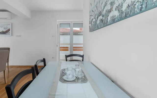 Nice Apartment in Crikvenica With Wifi and 2 Bedrooms