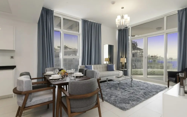 Luton Vacation Homes Royal Bay by Azizi
