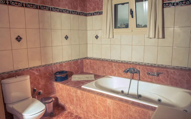 Beautiful Villa With Private Garden And Pool