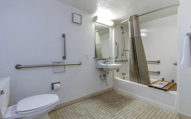 Motel 6 Phoenix - Northern Avenue