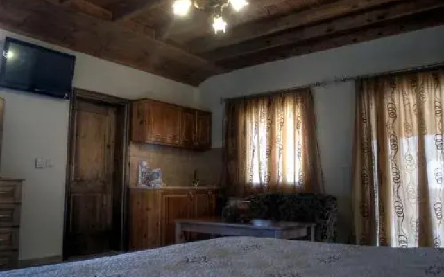 Toula Rooms